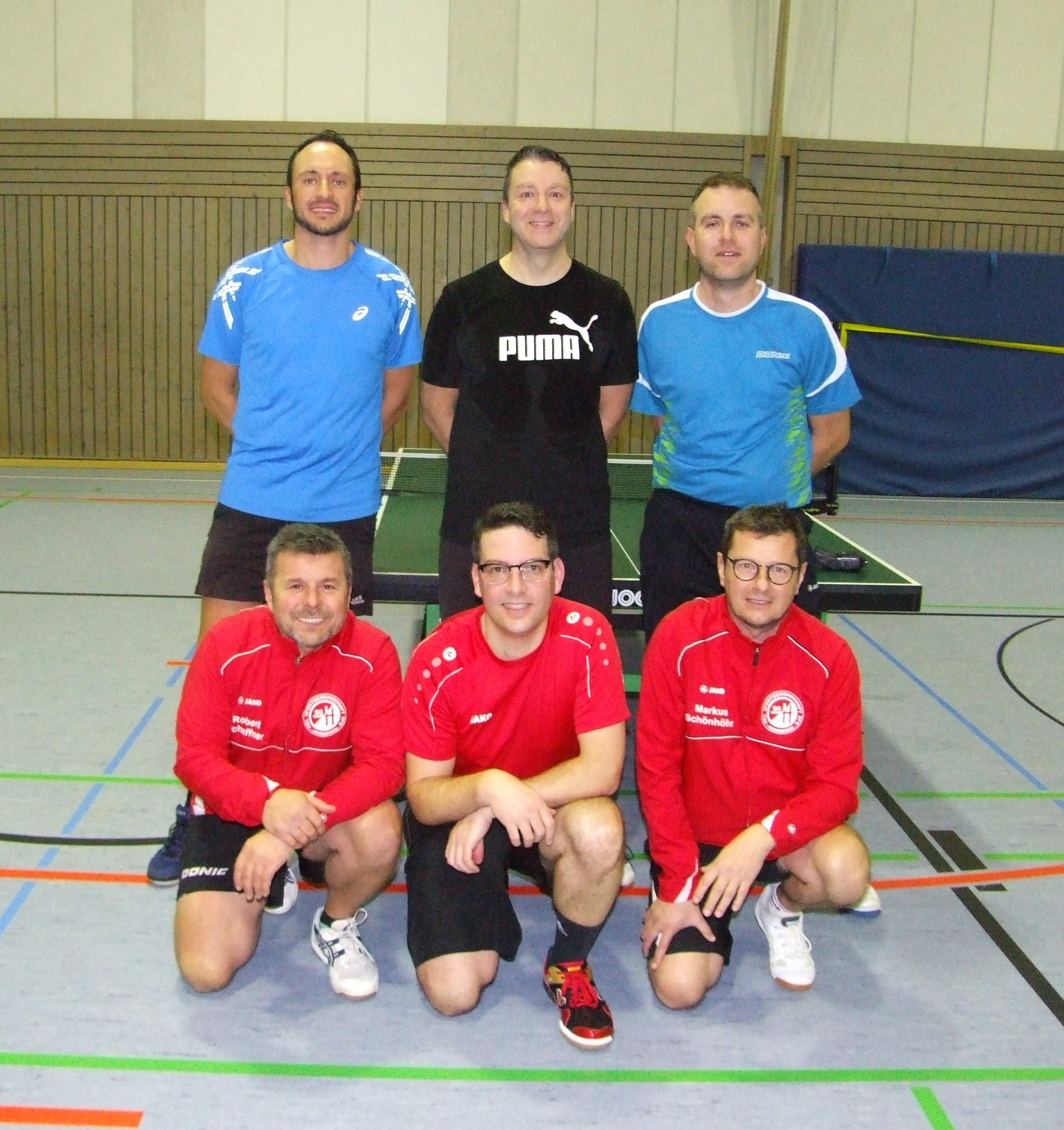  Das Foto zeigte die erfolgreichen Spieler der Tischtennis-Vereinsmeisterschaften der SG TSV/DJK Herrieden: (stehend von links) Christian Treffer, Michael Heller, Tobias Oppelt, (knieend von links) Robert Schaffner, Martin Fischer und Markus Schönhöfer.